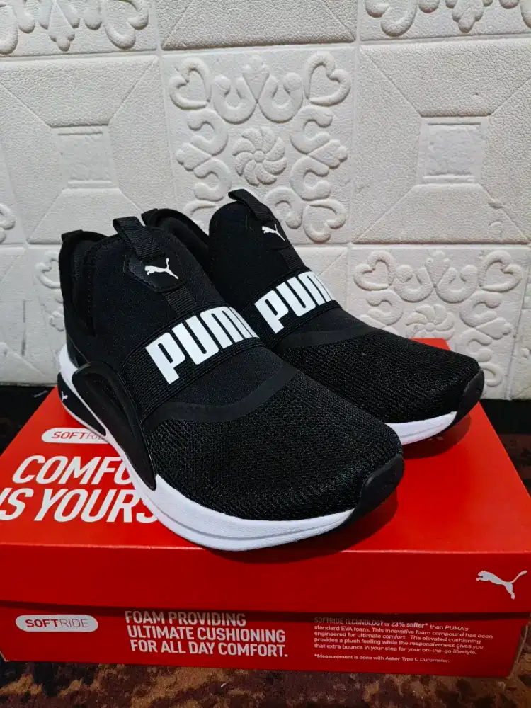 Sepatu PUMA Enzo Evo