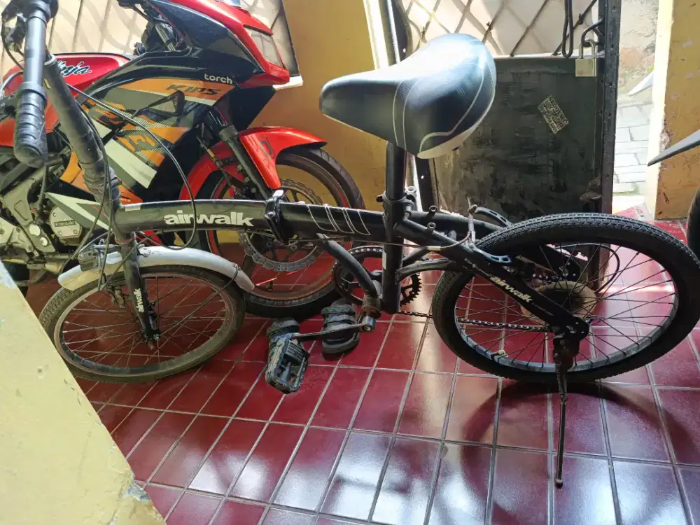 Sepeda lipat airwalk