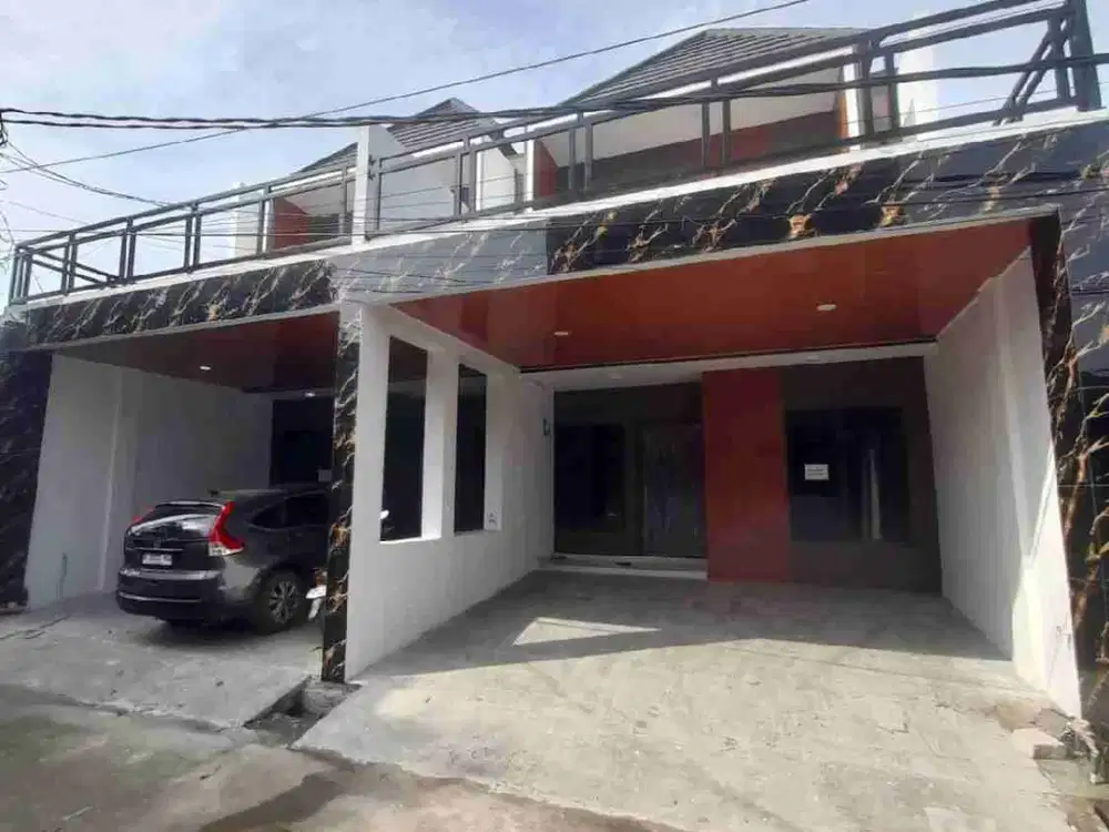 Rumah siap huni mewah di dalam komplek lokasi pinggir jalan raya utama 10menit ke tol Jatikarya dna jatiwarna
