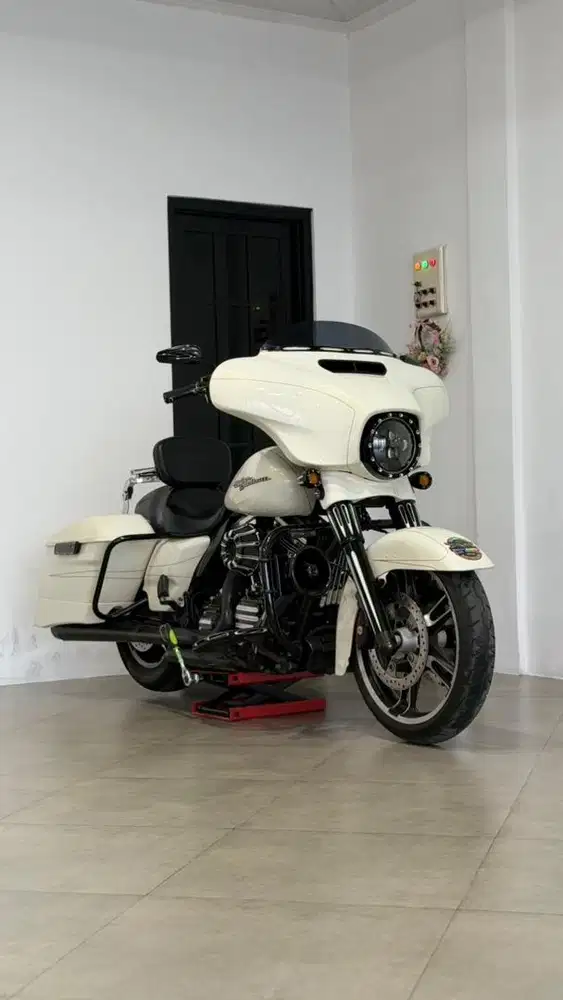 HARLEYDAVIDSON STREETGLIDE RUSHMORE