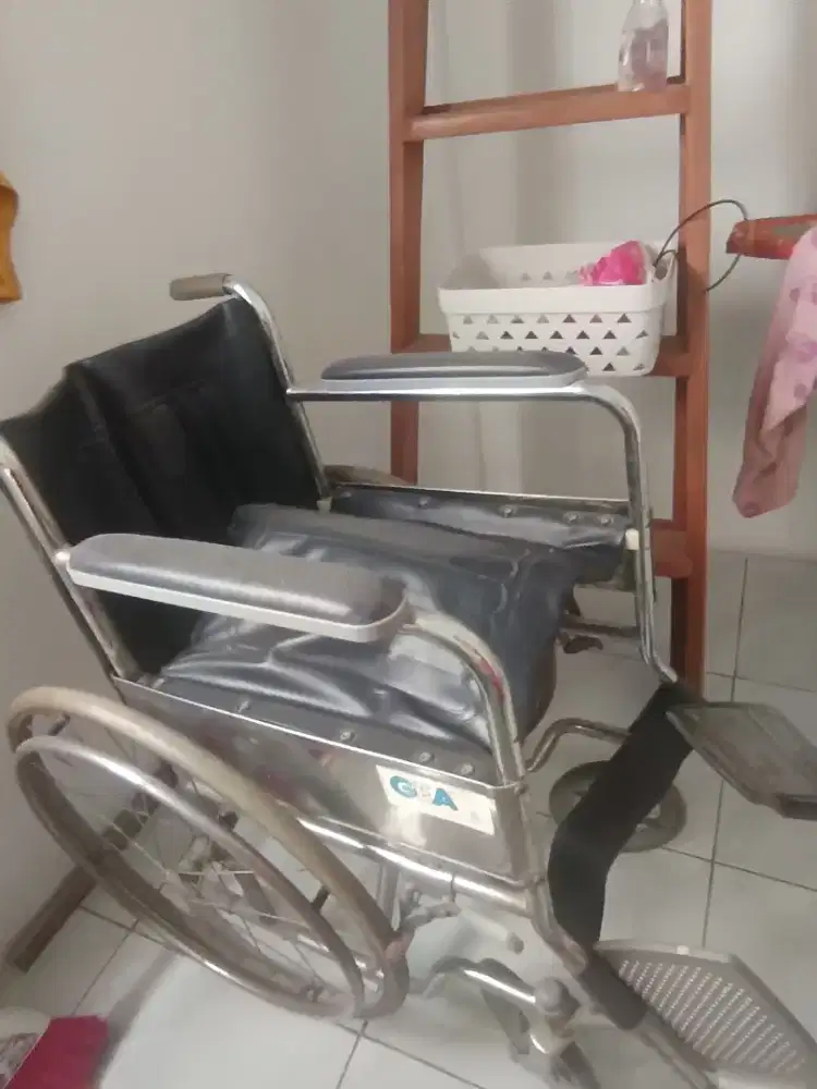Kursi roda bekas