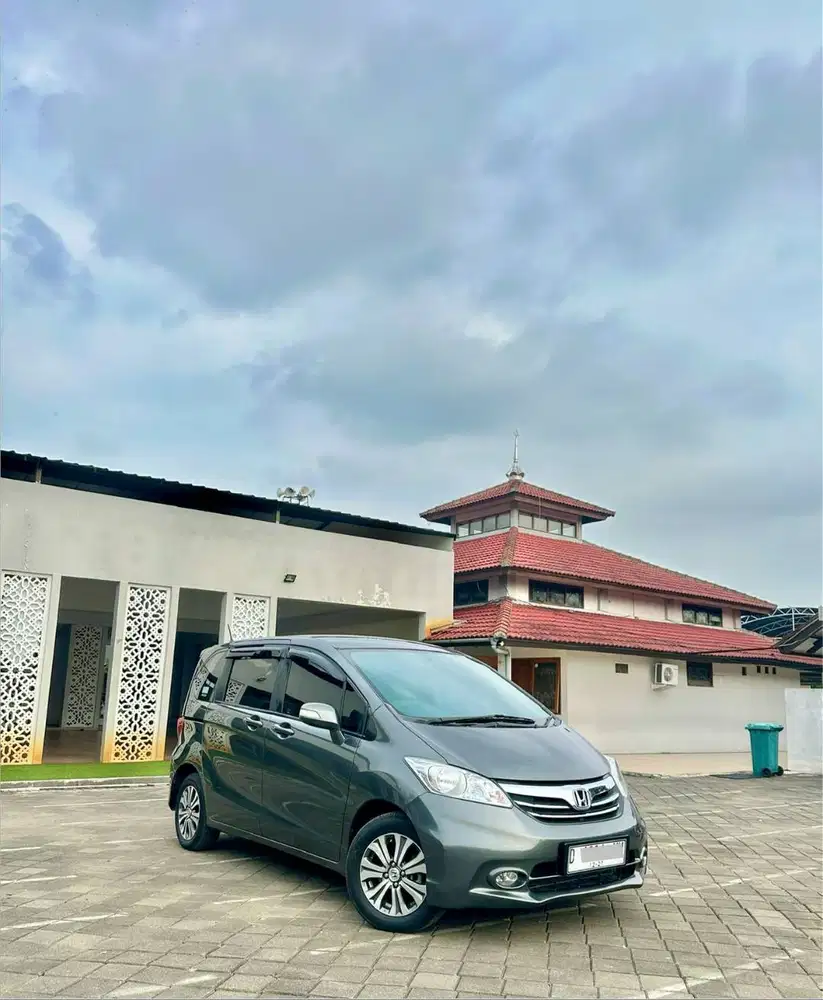 Honda Freed E PSD AT 2013 Matic KMLOW 2014/2015 NO PR AC double