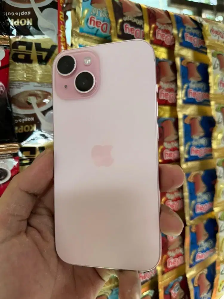 Iphone 15 128gb ibox garansi Okt2026