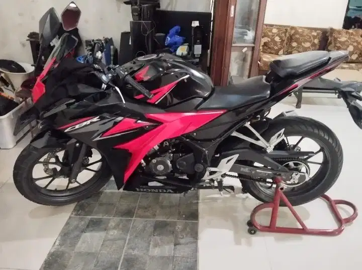 Dijual cepat Honda CBR 150 tahun 2018