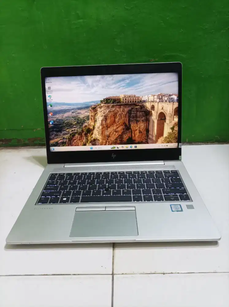 Hp elitbook i5 Ram 8 ssd 128 . Sudah siap pakai