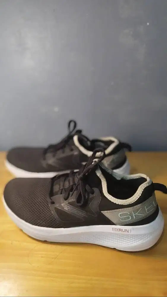 Skechers Go Run size 37.5 Good Condition