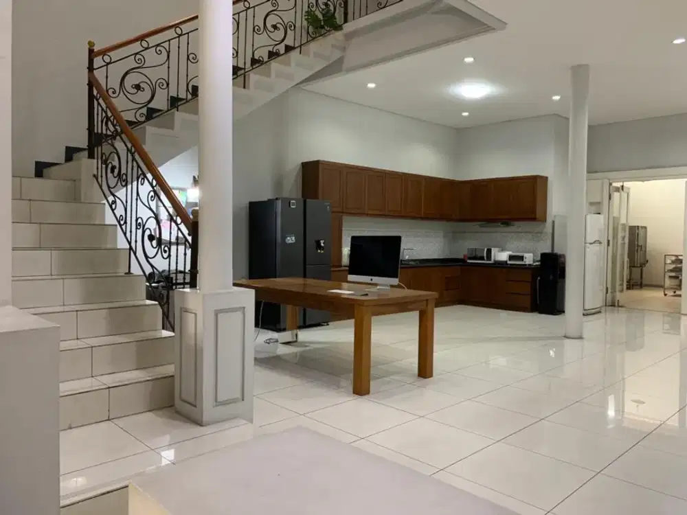Rumah Cocok untuk Keluarga di Area Ramai Kurdi Barat, Bandung