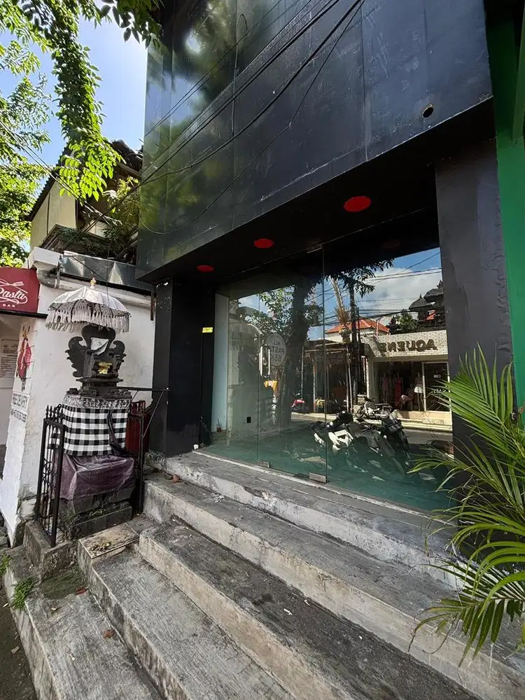 DIKONTRAKAN TOKO LUAS 3x10 SEMINYAK JALAN UTAMA ARTSHOP