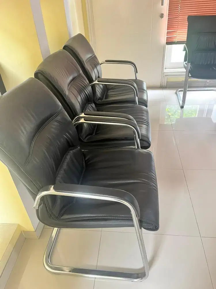 Kursi dan meja informa