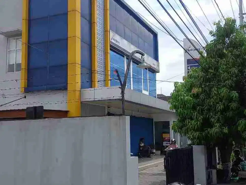 tanah strategis, pusat keramaian