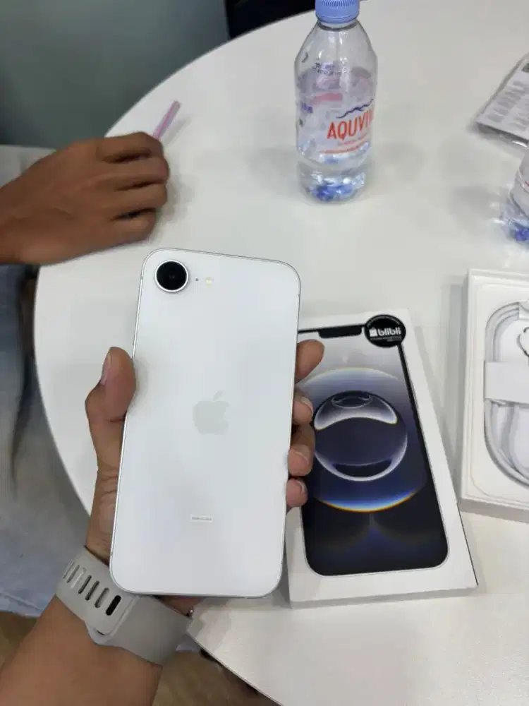 Iphone 16e cuma 8jt an