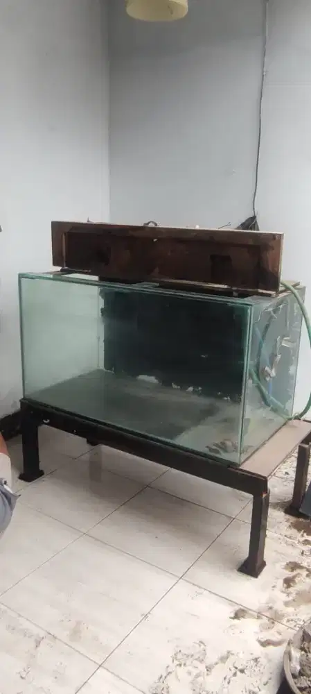 Aquarium ukuran 120x60 + meja full besi siap pakai