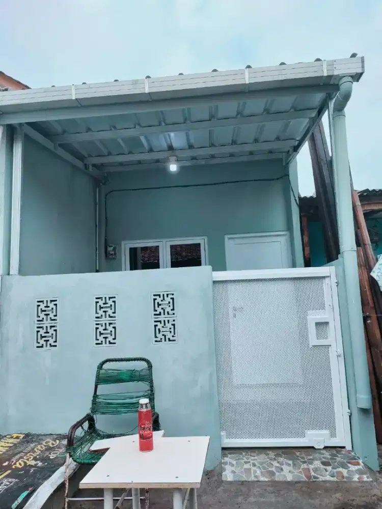 Di kontrakan rumah keluarga
