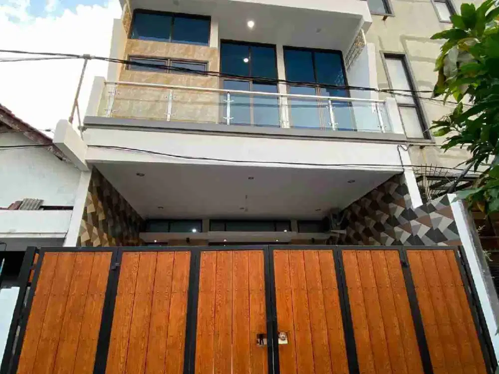 RUMAH BARU TEBET JAKARTA SELATAN