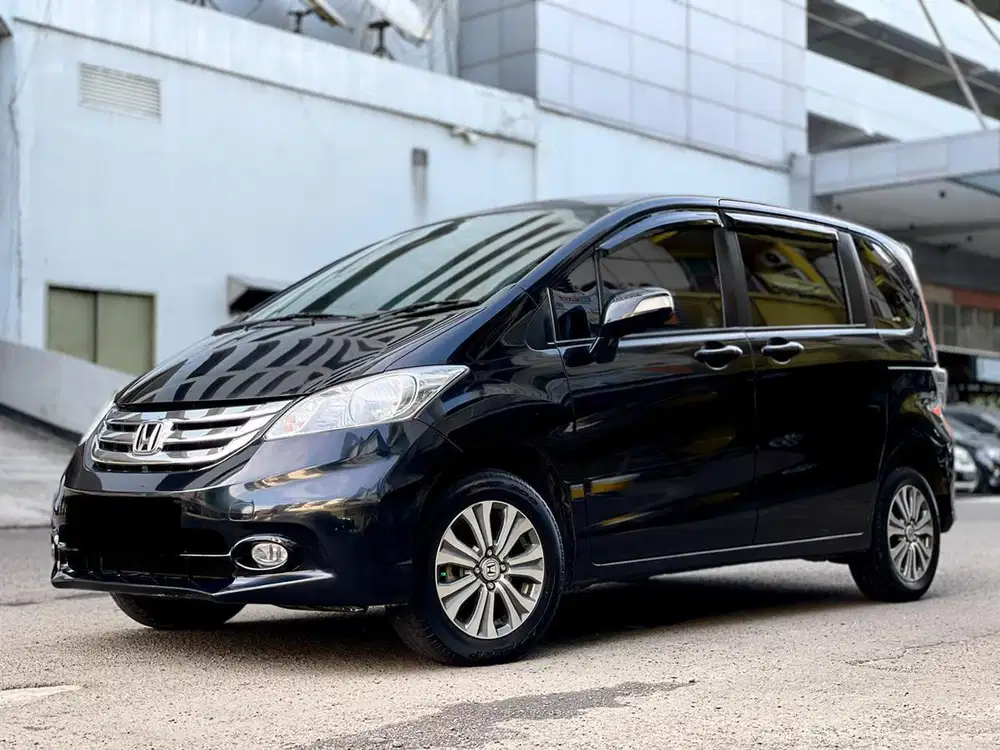 HONDA FREED 1.5 E (PSD) AT 2015 HITAM