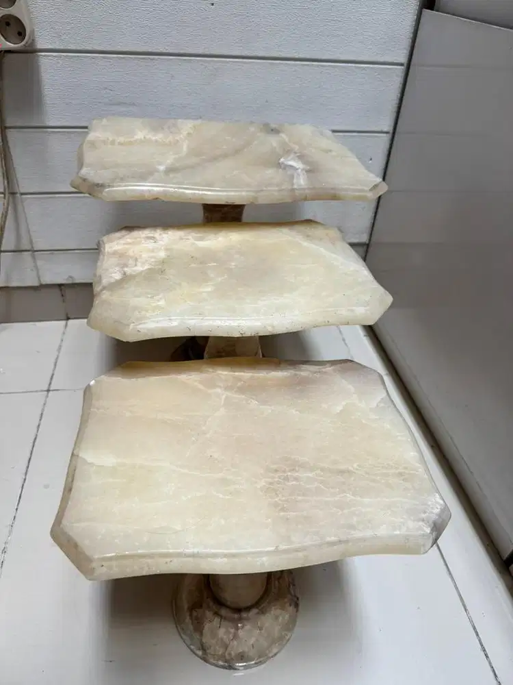 Meja sudut persegi marmer