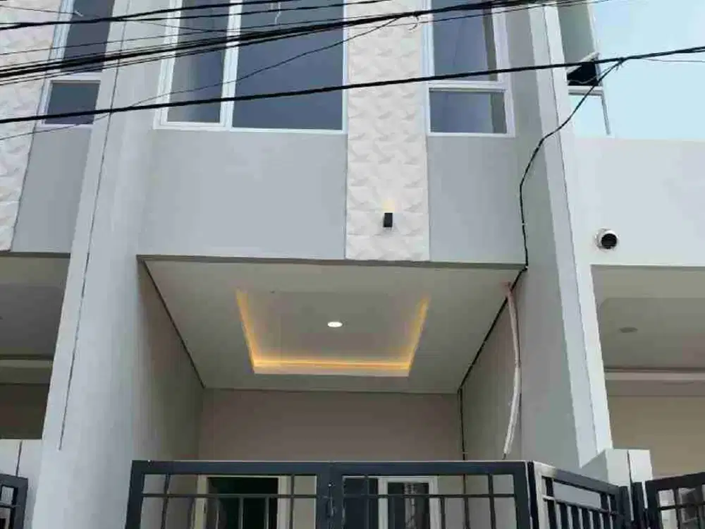 RUMAH BARU SIAP HUNI 3 LANTAI TOMANG