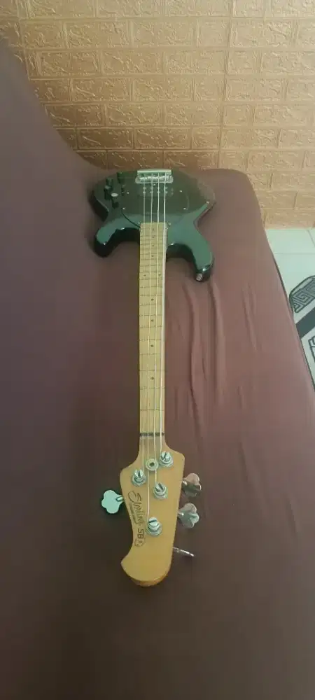 Gitar Bass STERLING by Musicman
