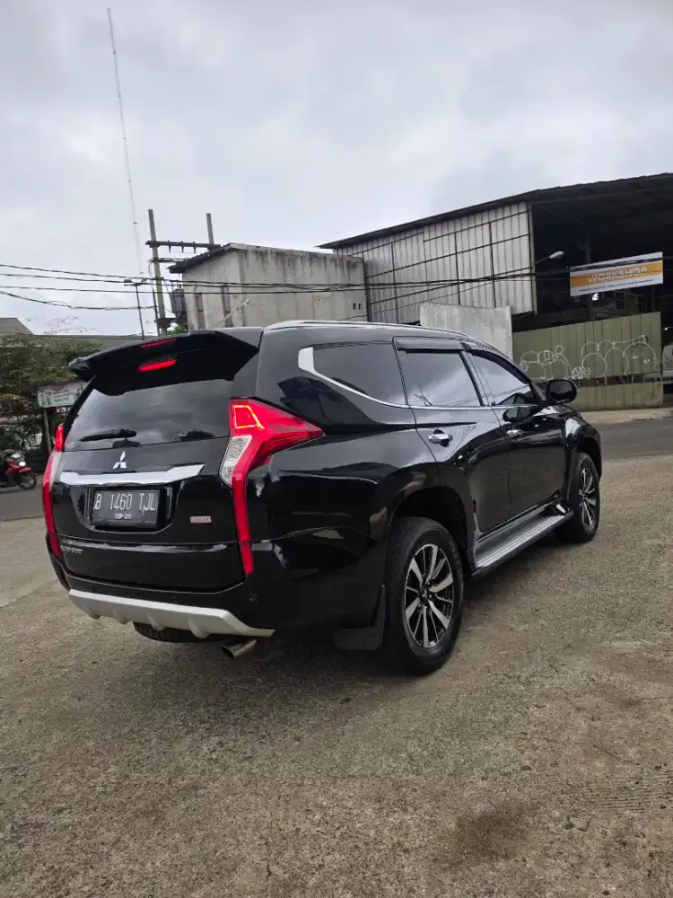 Mitsubishi Pajero Sport Dakar Black