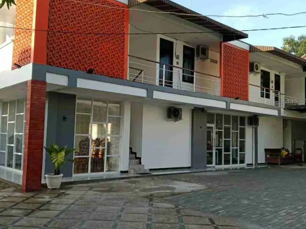 DIJUAL CEPAT (BU) RUMAH KOST 2 LANTAI PINGGIR JALAN RAYA LOKASI JOGLO JAKARTA BARAT
