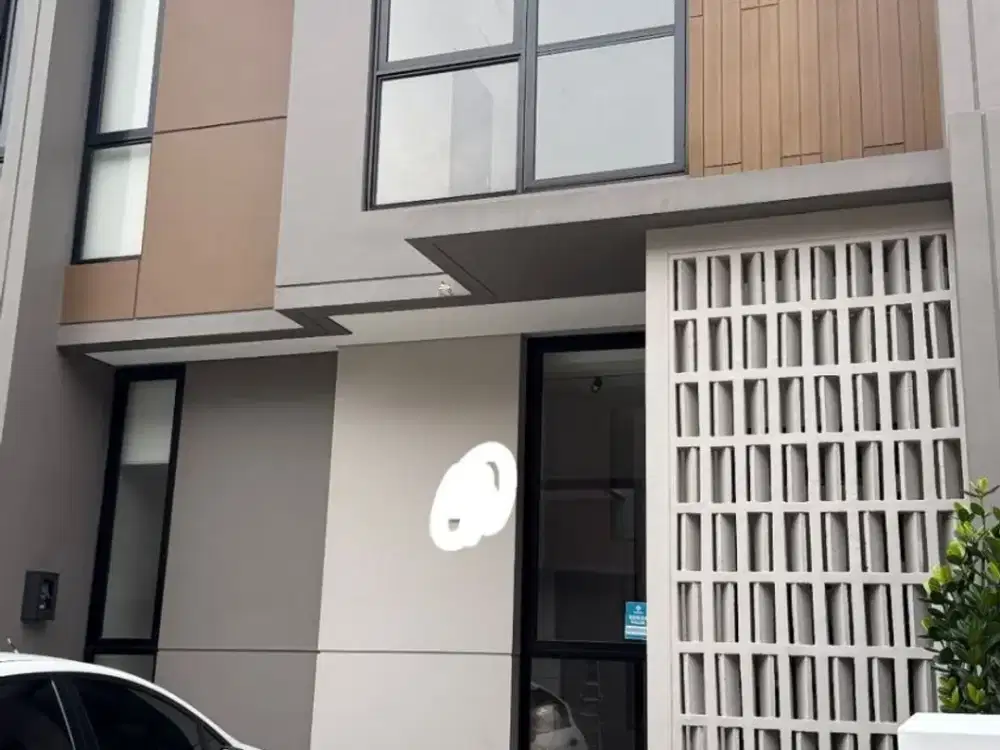 Dijual Rumah Cantik Semi Furnish 2Lt di Summarecon Crown Gading