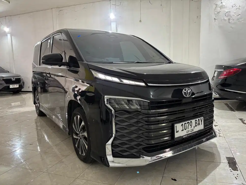 KM 20 RB # VOXY 2.0 AT 2023