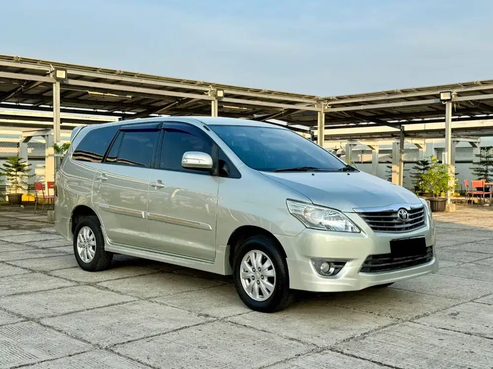 (LOW KM 110RB) Toyota kijang Innova 2.0 G 2011