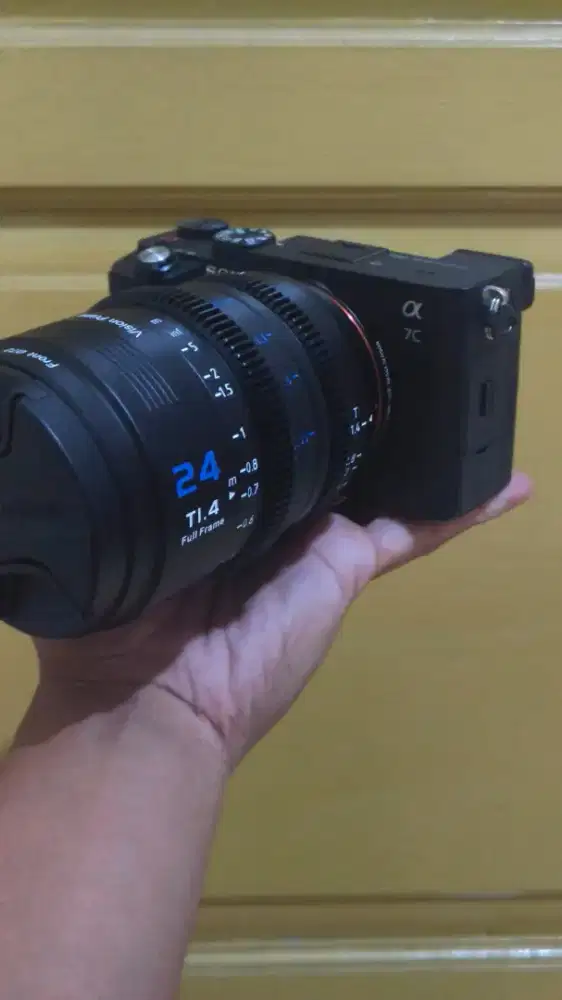 PAKET CINE Sony A7C + Lensa Sirui Vision Prime1 24mm T1.4