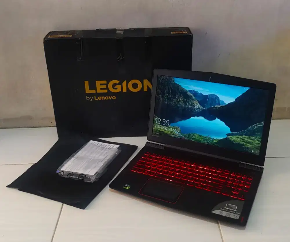 Laptop Lenovo Legion Y520
} Proc Intel Core i7 7700HQ 2,8GHz