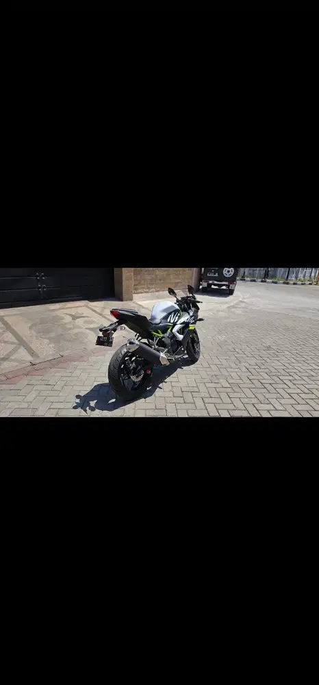 Ninja 250SL th 2021 Low Km 600 perak , asli masih NOS