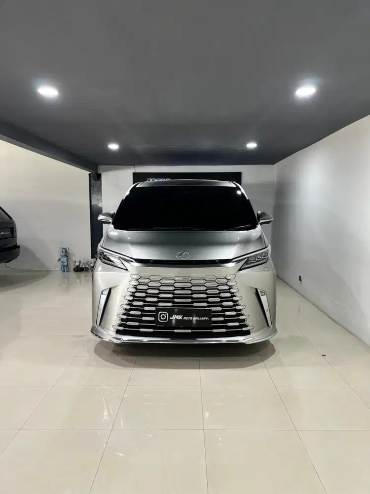 Lexus LM350h 2023