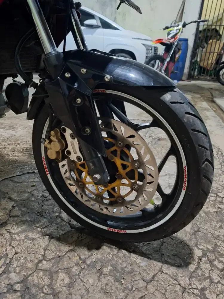 Ban vixion Tapak lebar