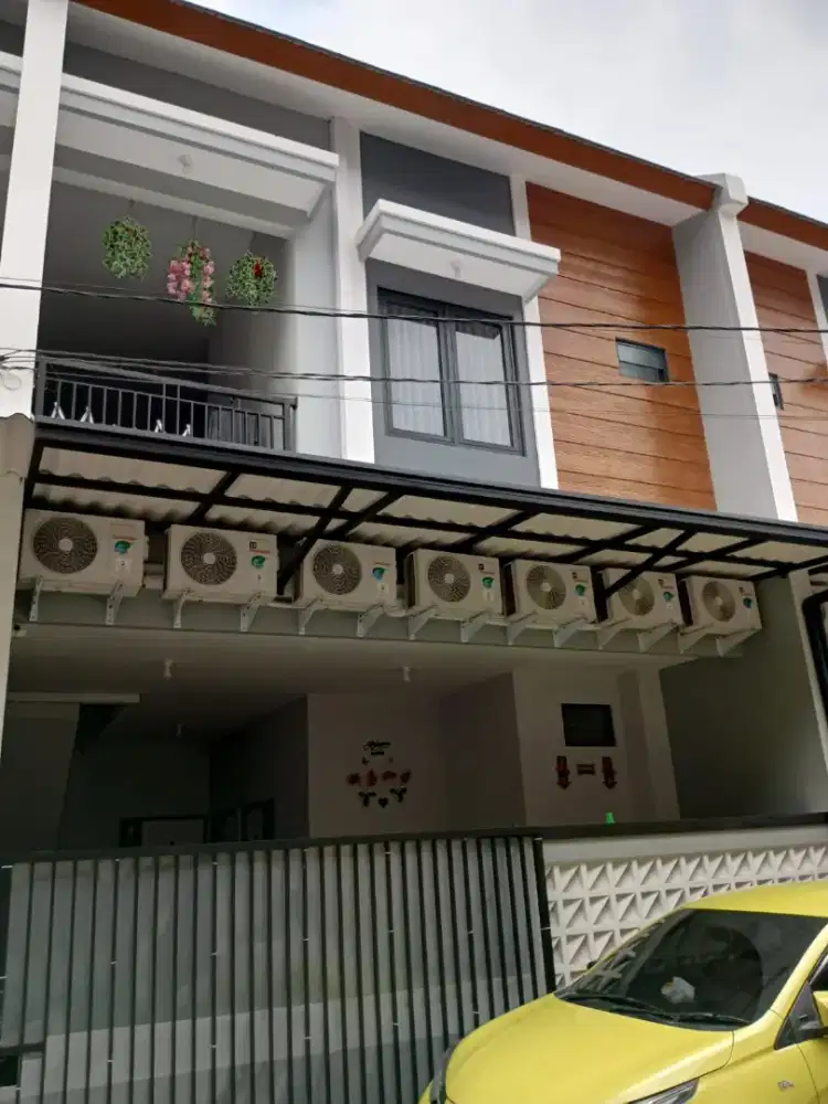 Disewakan dan dijual Rumah kost kostan baru gress 2lantai surabaya