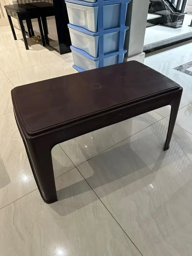 Meja plastik anak