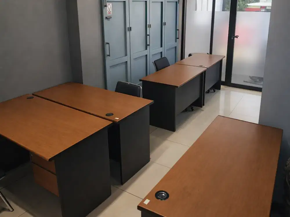 Sewa Ruangan Kantor Bandung 4-5 Orang Wifi, AC, Meja Kursi, Resepsionis, Ruang Meeting.