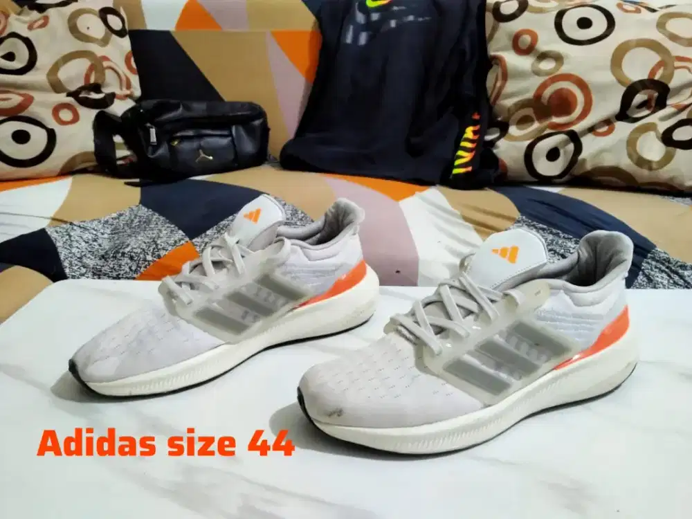 Sepatu Adidas Running