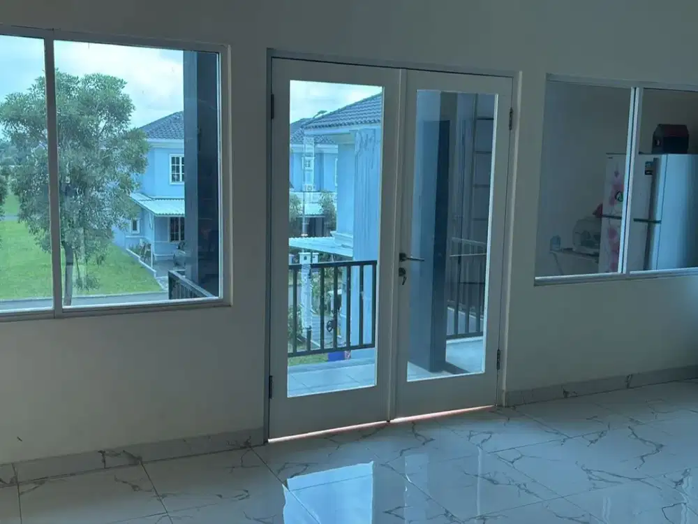 Dijual Cepat Rumah di Suvarna Sutera, Lt.332m2, Ada 5+1 Kamar