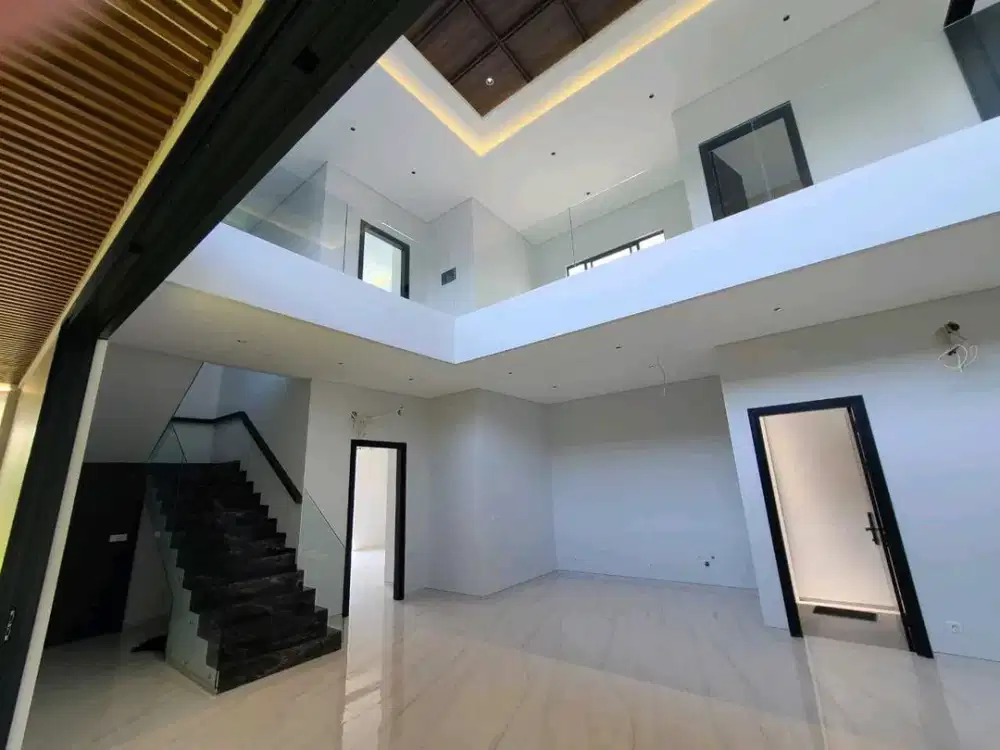 RIC.A292 Rumah Mewah Bukit Golf Mediterania Lokasi di Citraland Surabaya Nyaman
