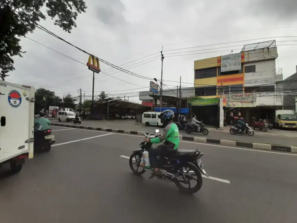 Miliki Ruko 3,5 Lantai, Lokasi  Sangat Ramai Jalan Ciledug Raya, Dapat Digunakan Untuk Kantor dan Usaha Dagang dll.
