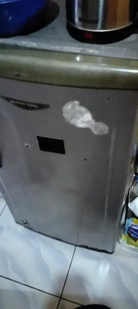 Frezzer merek Toshiba
