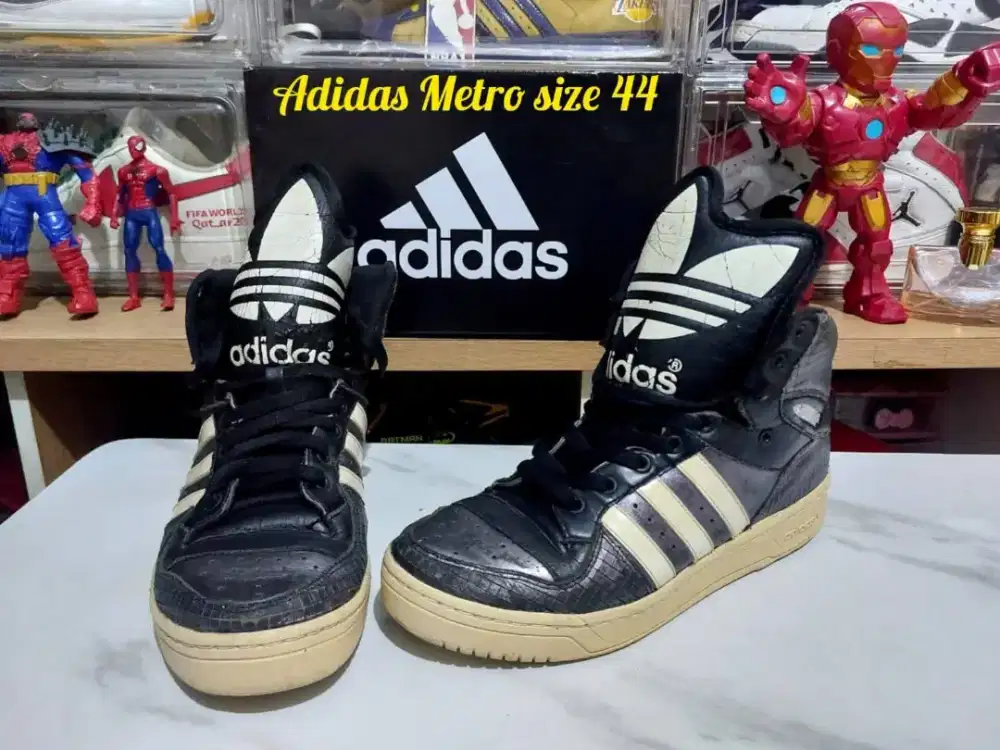 Sepatu Adidas metro vintage size 44