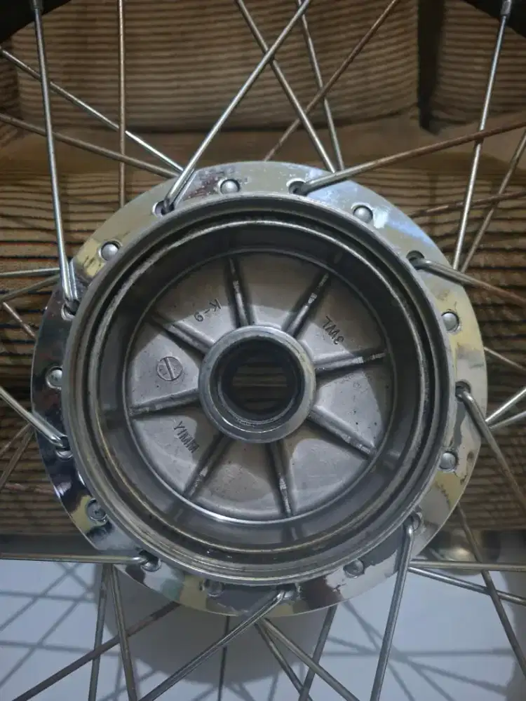 Velg r18 tinggal pasang dan shock belakang