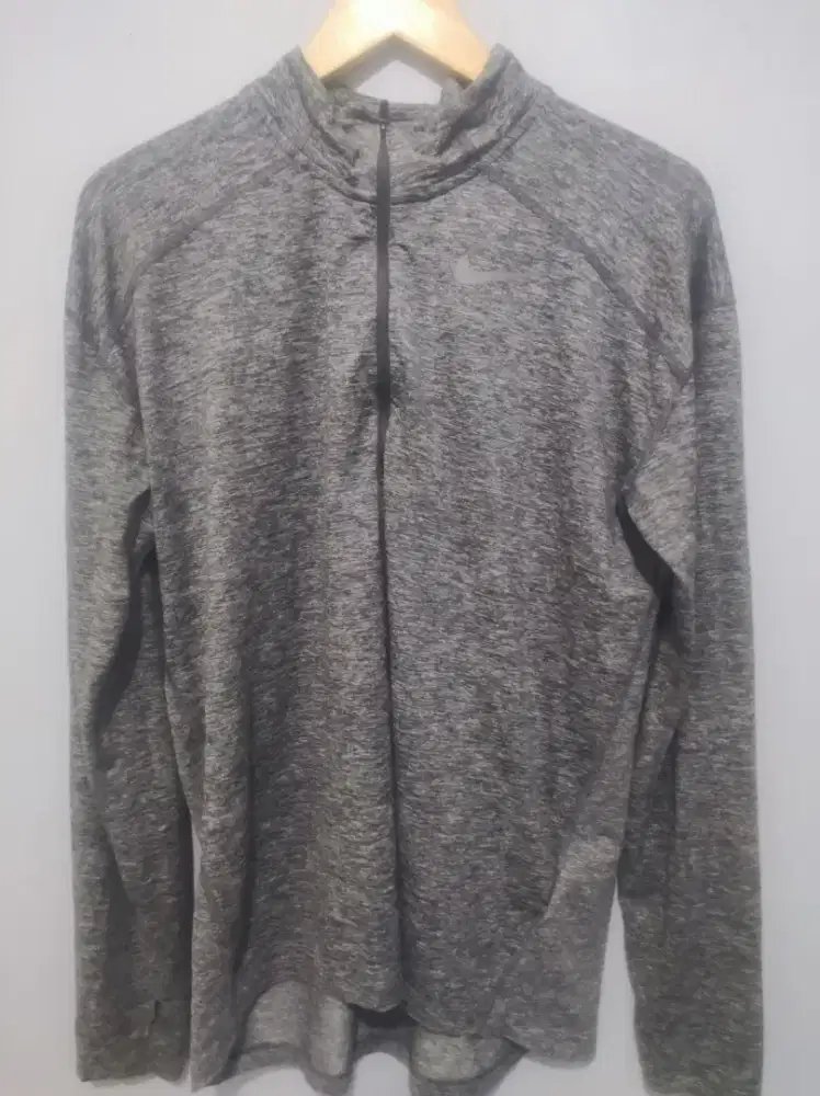 Longslevee Nike Dryfit size L kondisi like new