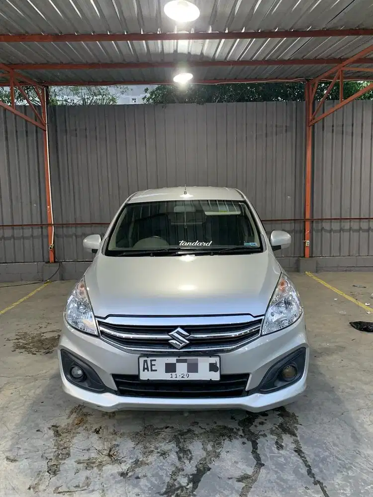 Dijual Suzuki ertiga 2015 facelift type GL warna silver