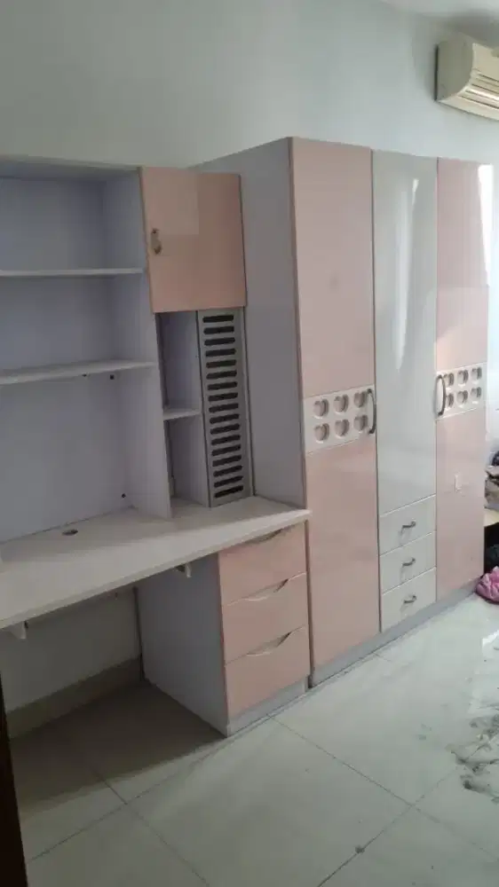 Lemari Baju , Meja Belajar Jual Cepat Kondisi Bagus Mulus (ex kost)