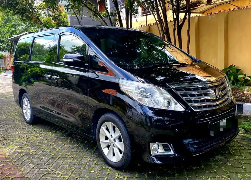 Toyota Alphard 2.4 G At 2014 (istimewa)