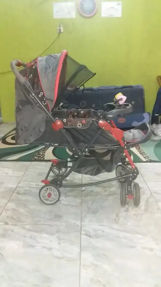 Dijual stroller bayi.