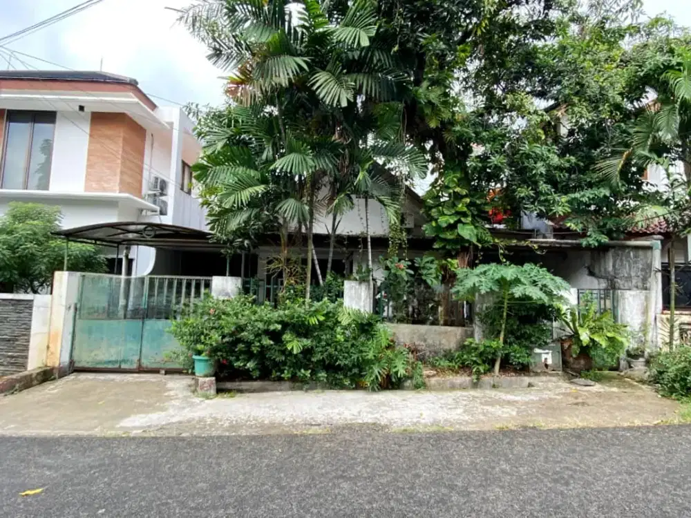 RUMAH LAMA HITUNG TANAH PRIME LOCATION DALAM KOMPLEK di BULUNGAN BLOK M JAKARTA SELATAN