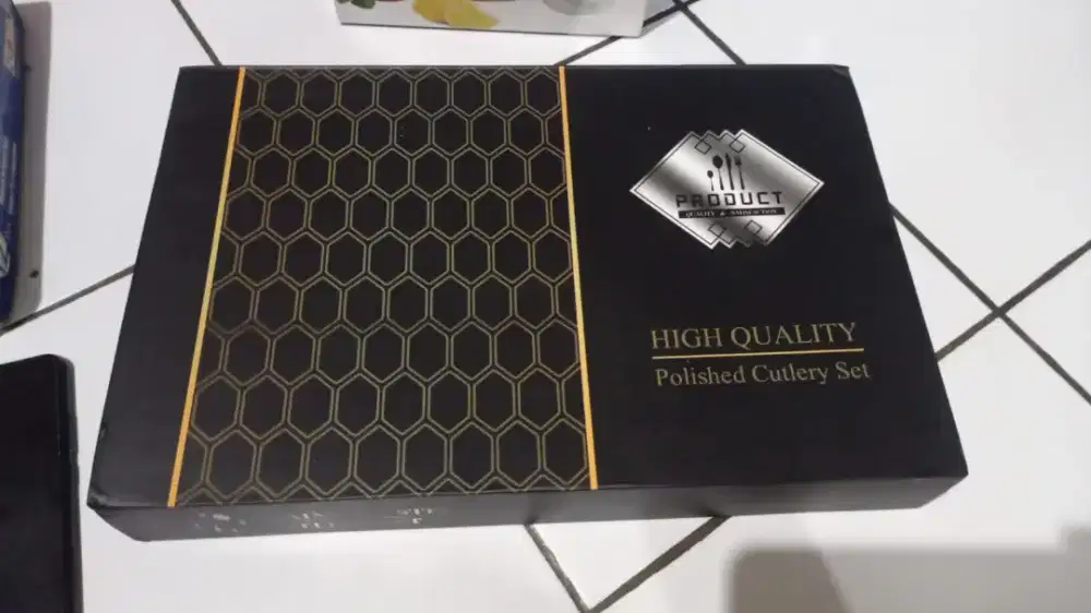 1 SET POLISHIED CUTLERY