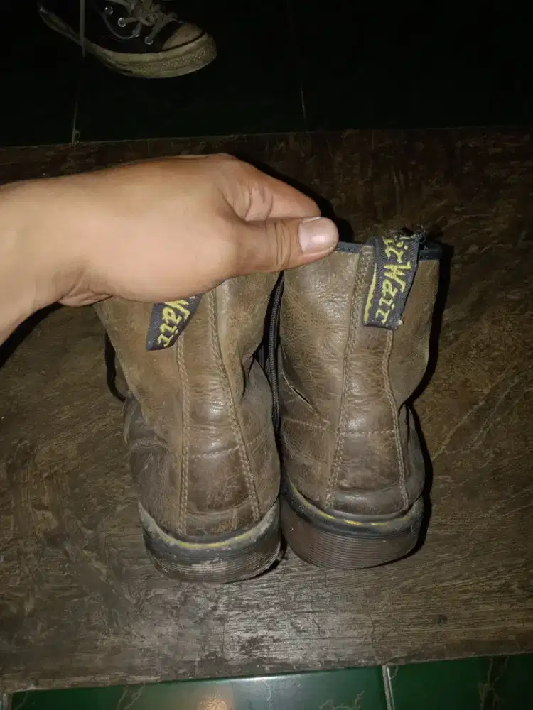 Docmart brown 8 hole